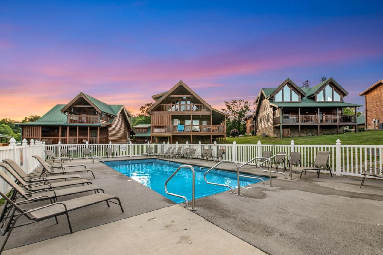 Blackberry Bijou Pigeon Forge Luaran gambar